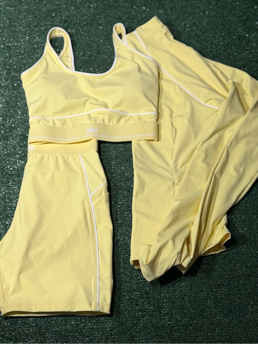 ALO Yoga Pale Yellow Sports Bra and Leggings Set with White Trim